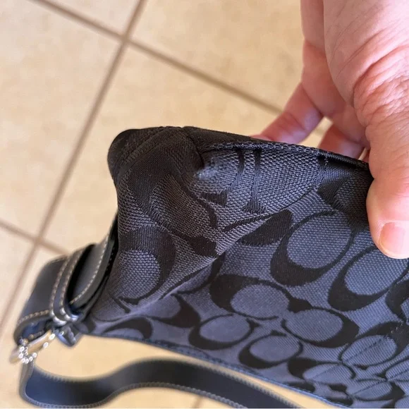 Coach Vintage Black Signature E/W Demi Bag 6371 - Picture 12 of 12